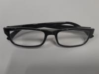BLACK-FRAMED EYEGLASSES